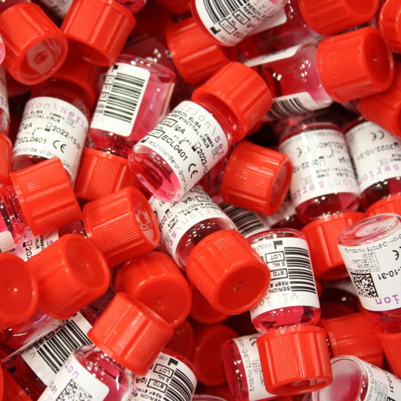 Etikettierte Plastikhülsen für die Pharmaindustrie