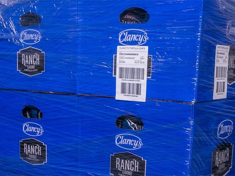 Clancy's Etikett für Tortilla Chips auf blauen Behältern