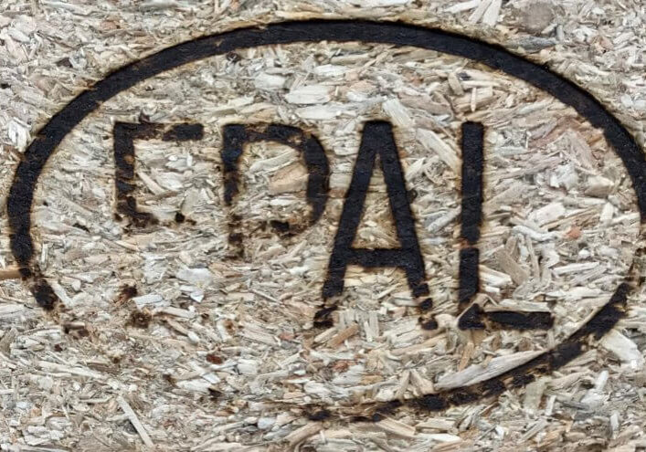 Nahansicht des aufgebrannten EPAL Schriftzugs auf einer Palette